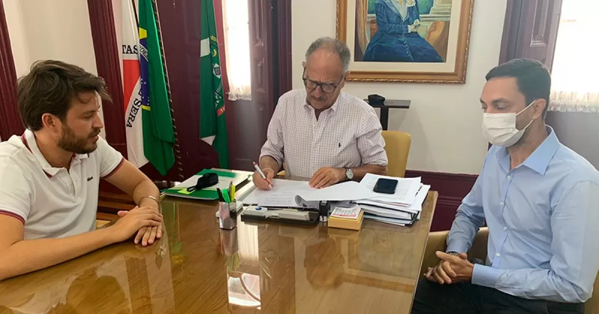 Prefeito sanciona lei que desburocratiza Código Tributário Municipal