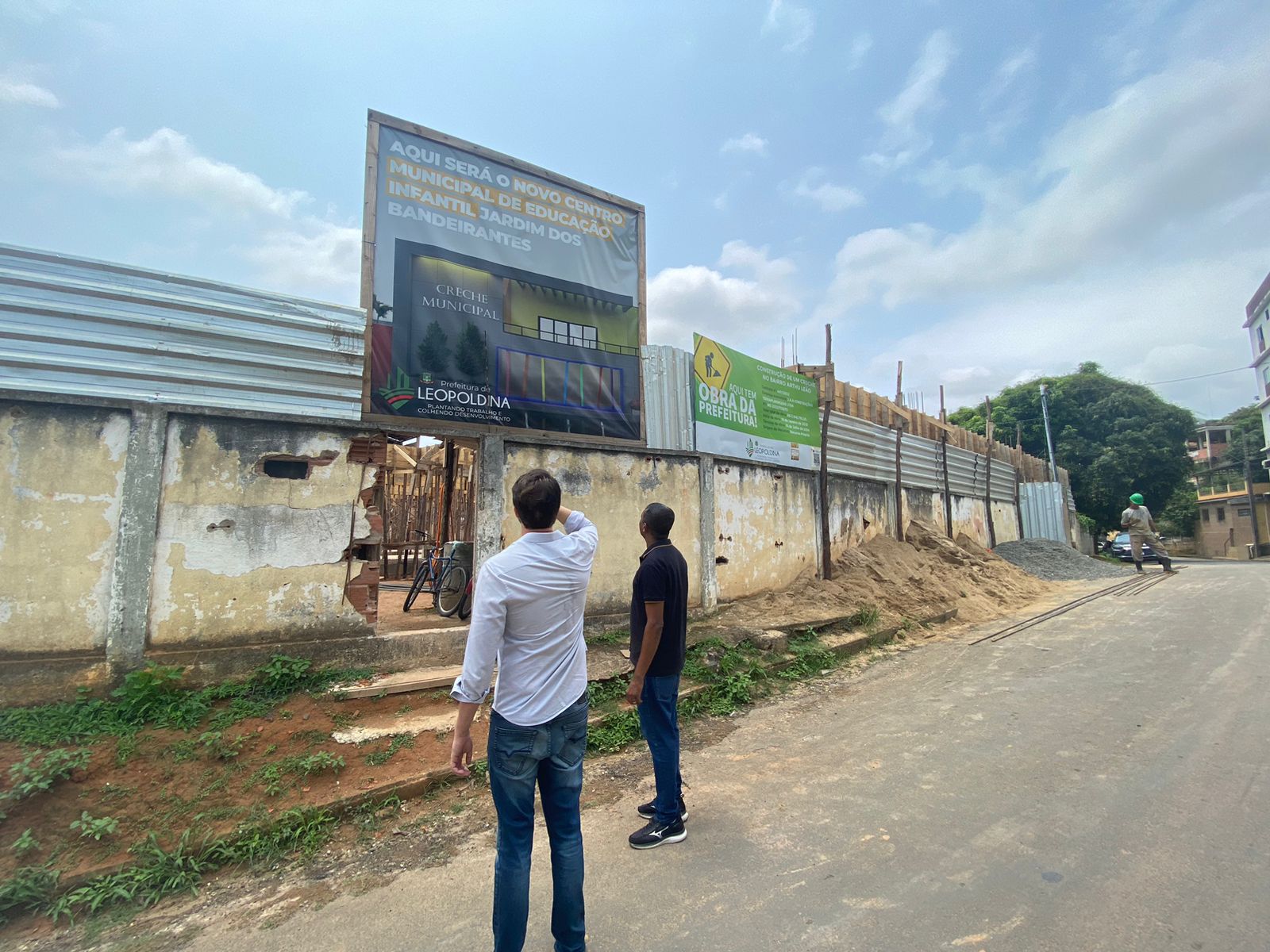 Bernardo Guedes e Didi da Elétrica acompanham evolução de obra da creche do bairro Seminário