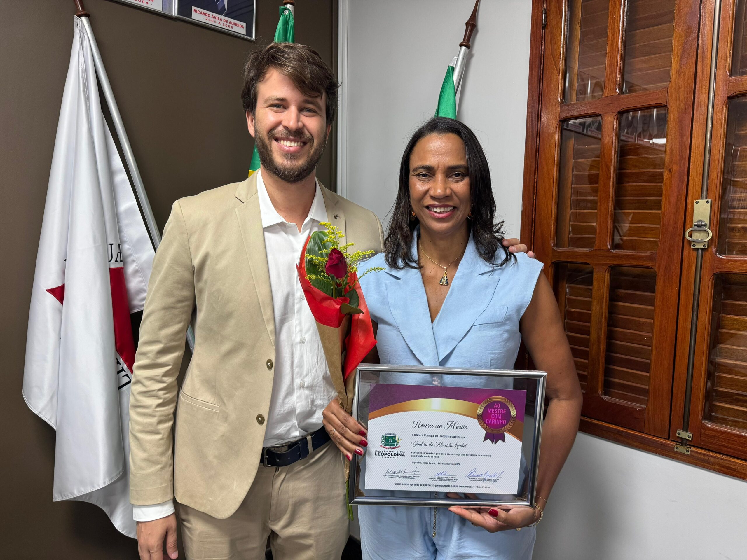 Câmara realiza noite de homenagens “Ao Mestre com Carinho” e destaca trabalho de educadores