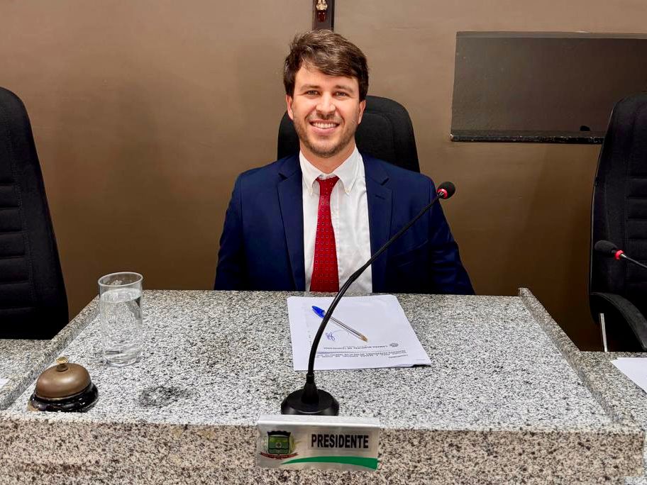 Bernardo Guedes toma posse como vereador e é eleito presidente da Câmara Municipal
