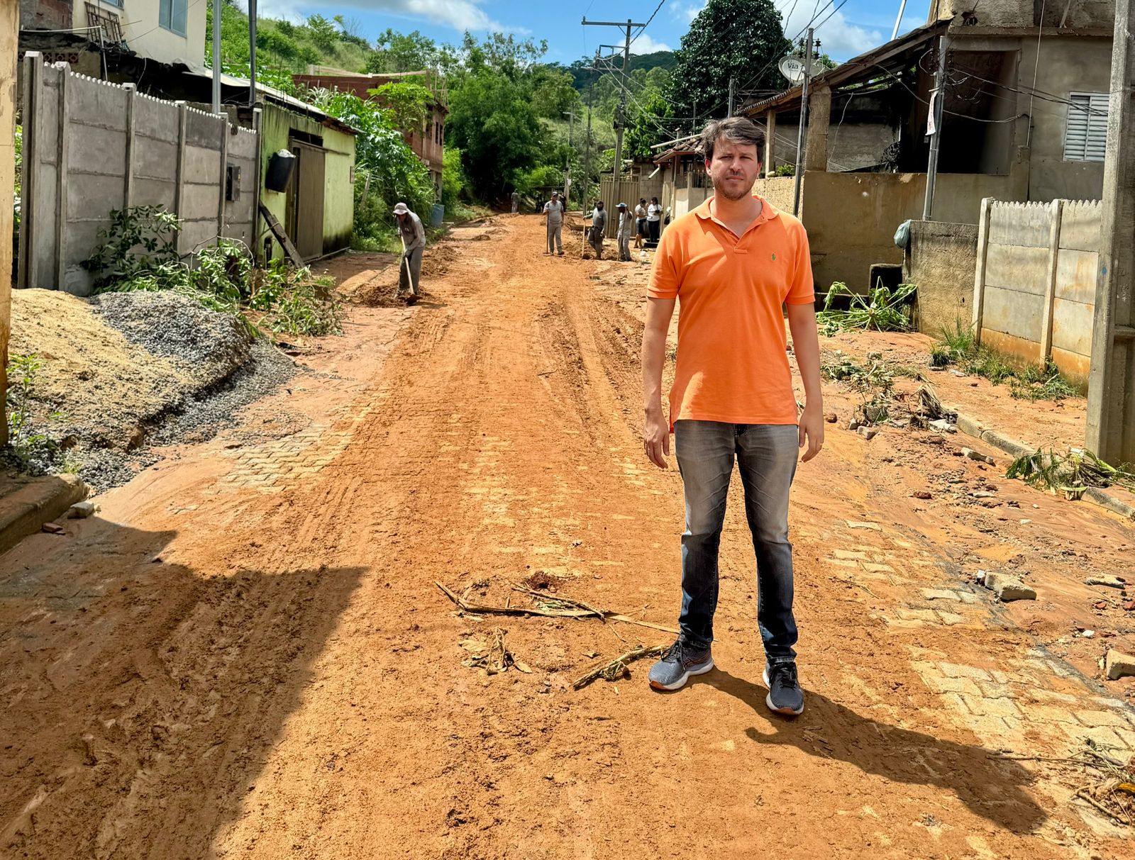 Vereador Bernardo Guedes visita bairros afetados pelas chuvas em Leopoldina