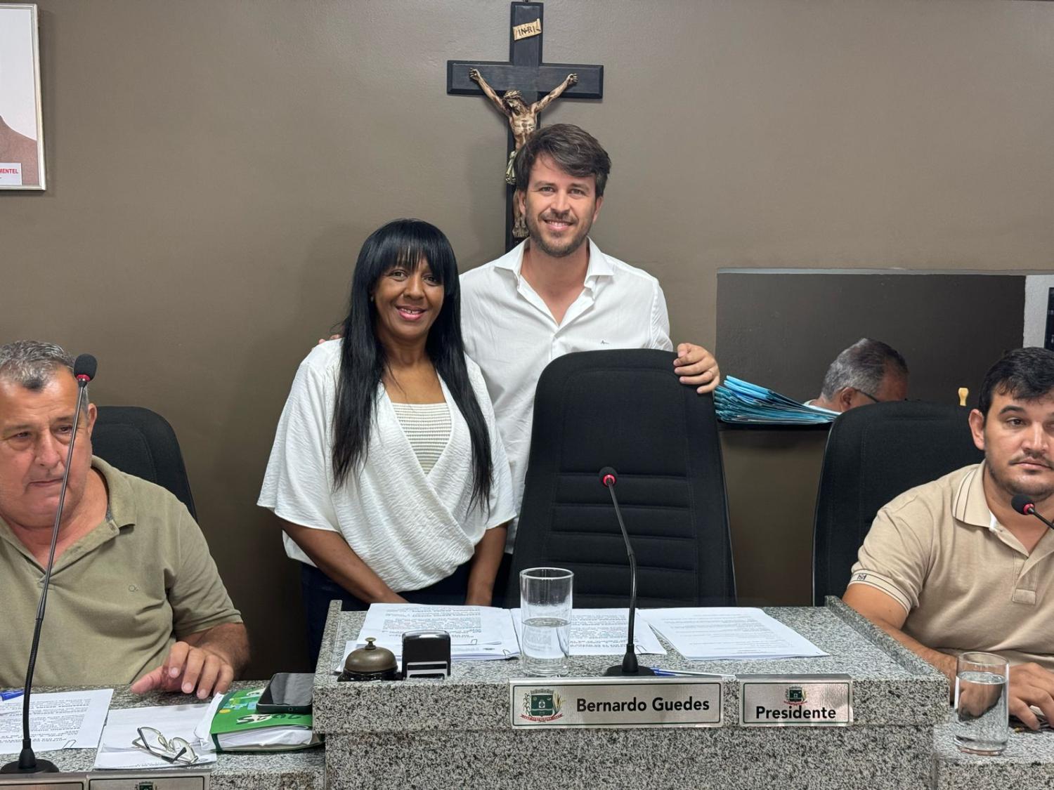 Sob liderança de Bernardo Guedes, Câmara celebra o Dia da Mulher com ação simbólica