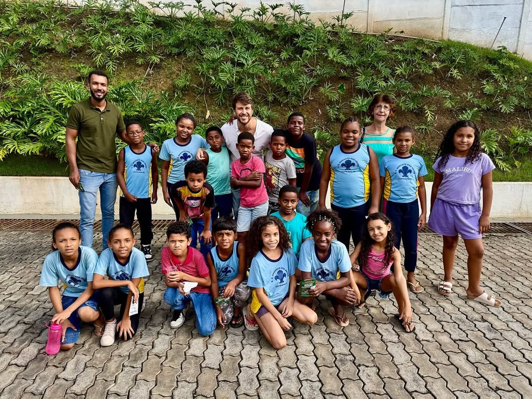 Vereador Bernardo Guedes recebe alunos da Escola Estadual Augusto dos Anjos na Câmara Municipal